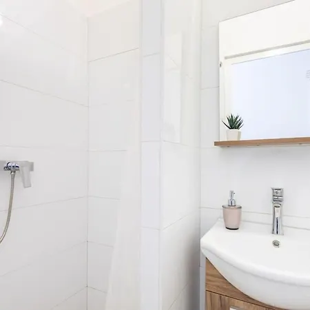 Modern - - Simple Budapešť