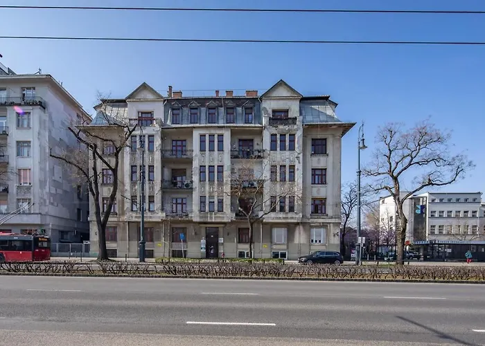 Modern - - Simple Budapesta